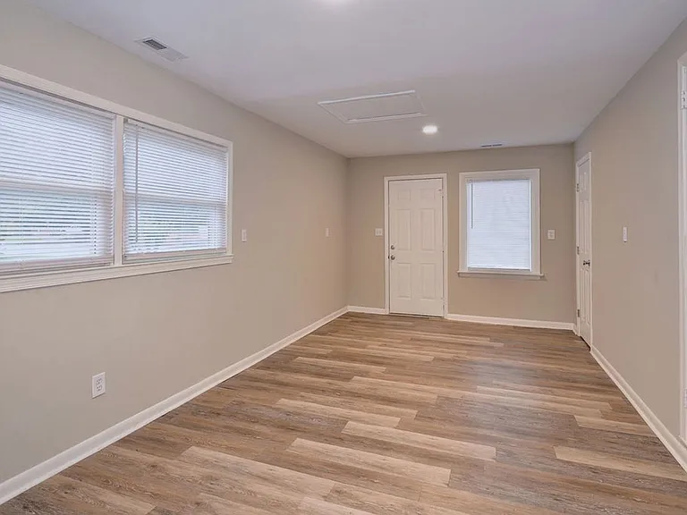485 Colony Rd — Photo 12