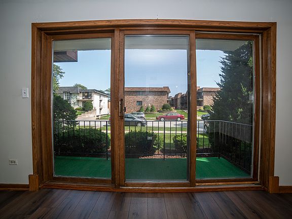 5th image of 10412 S Komensky Ave APT 1S