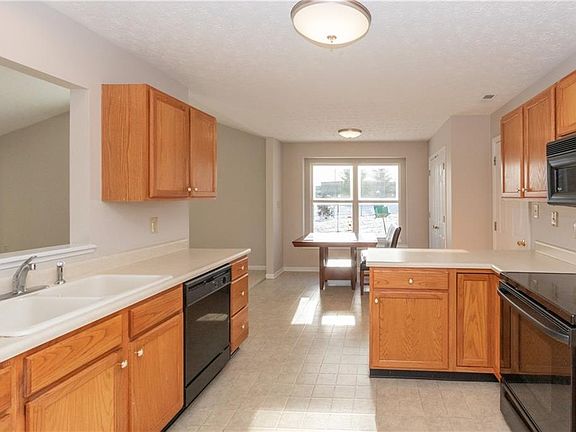 3rd image of 1302 Brookwood Cir