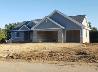 7949 Glenwood Dr, Roscoe, IL 61073