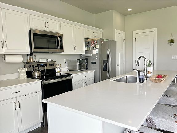 4th image of 4035 NE 3rd St