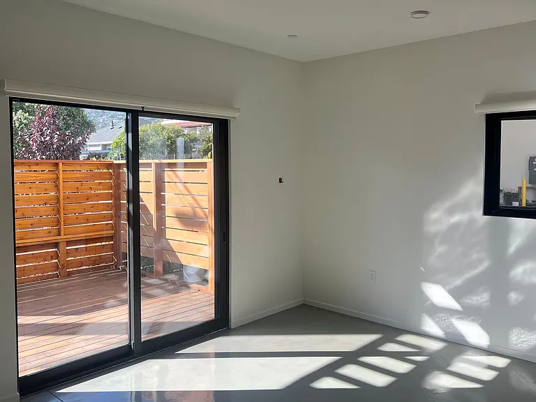 Bond Ave — Photo 8