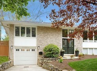 407 Canterbury Cres, Oakville, ON L6J 5K8
