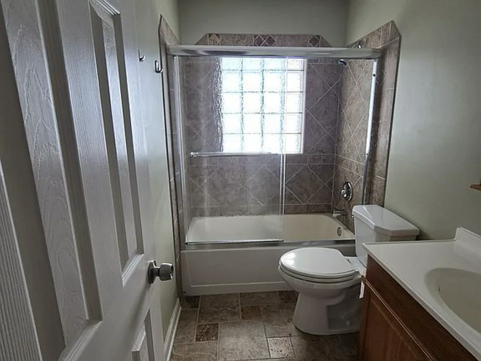 5722 W 70th Ter