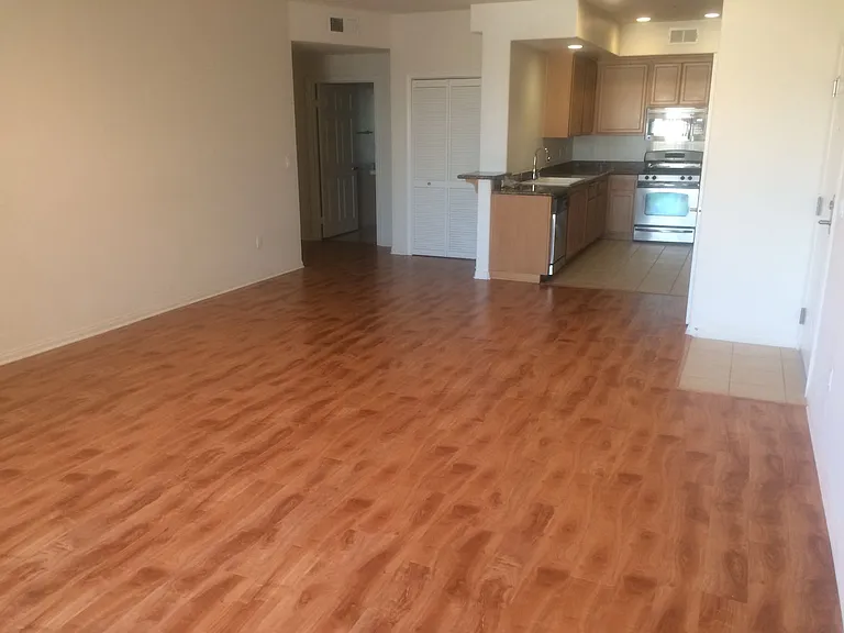 Glenoaks Villas — Photo 16