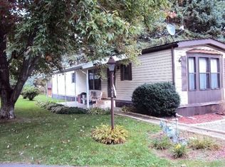 902 Chester Dr, Cranberry Township, PA