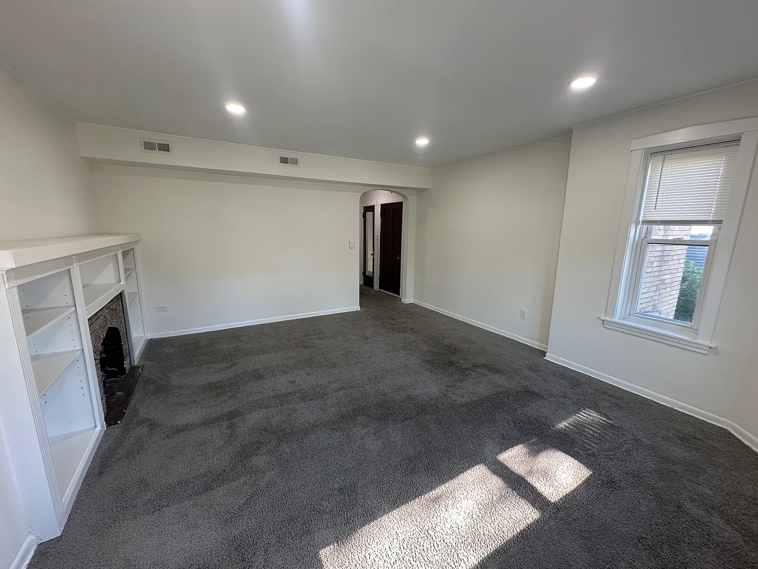 2 bed, 950 sqft, $1,350 — Photo 2