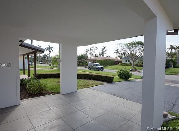 2nd image of 913 SE 16th Ct #0