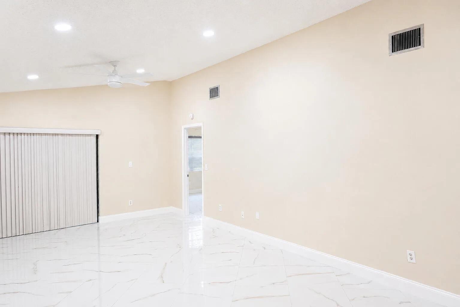 3 bed, 1176 sqft, $2,850 — Photo 3