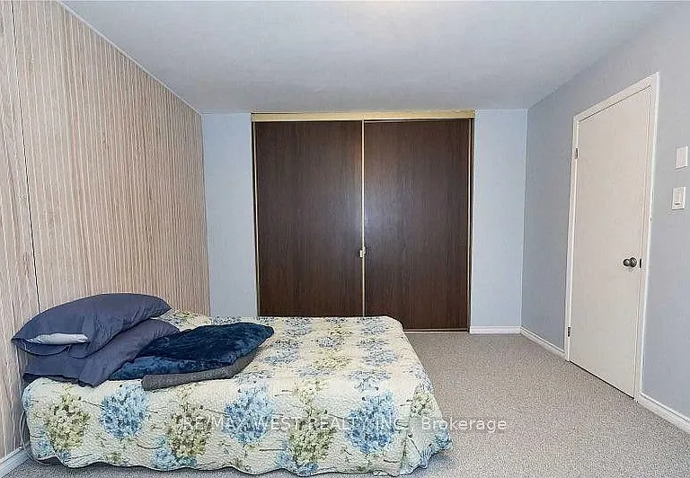 323 Centre St — Photo 17