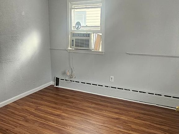 4th image of 36 Clove Ave