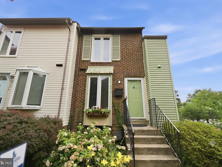 975 S Taylor St — Photo 29