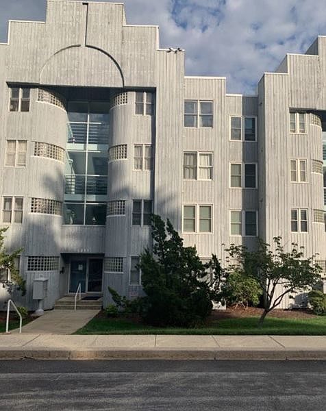 2nd image of 5211 Le Parc Dr