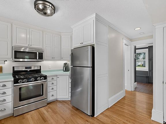 5th image of 428 Winona St SE