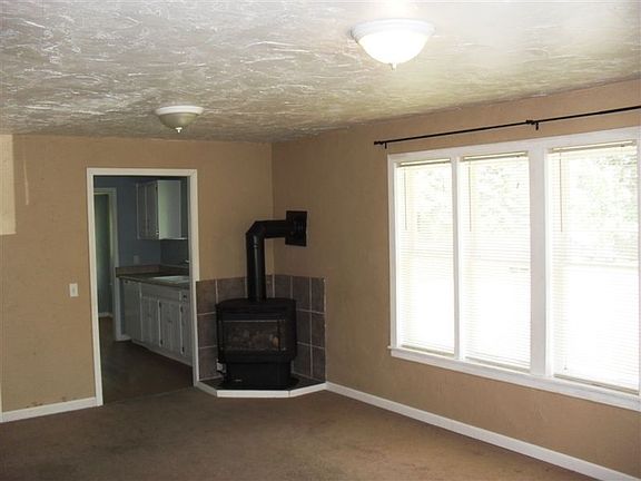 5th image of 708 W Jenkins Ave