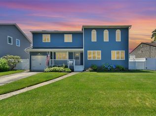 168 Von Huenfeld St, Massapequa Park, NY 11762