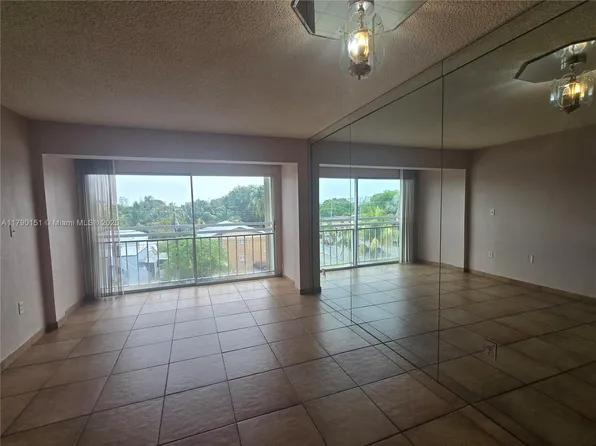 1793 SW 5th St APT 401, Miami, FL 33135