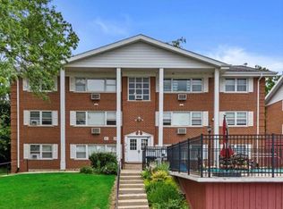 215 Country Club Dr APT 2D, Lake Geneva, WI 53147