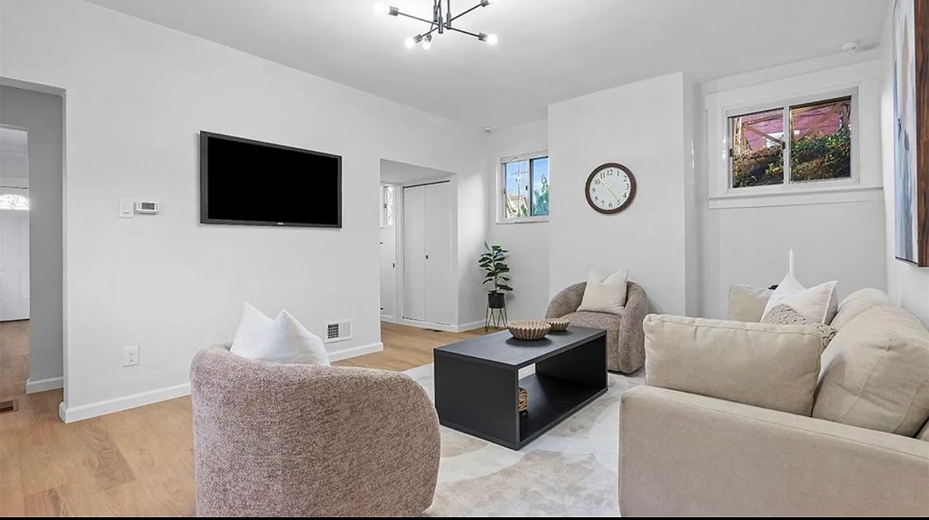 4 bed, 2.5 bath, 2130 sqft, $2,200 — Photo 3