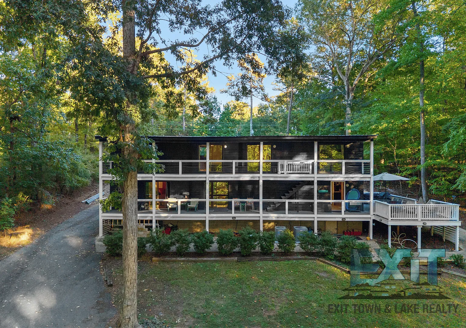 Enjoy waterfront living at 218 Club Drive in Littleton, NC! — Photo 4