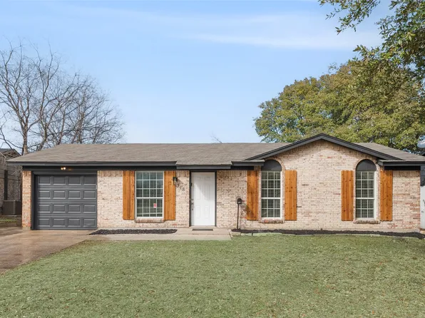 318 Boulder Ct, Burleson, TX 76028