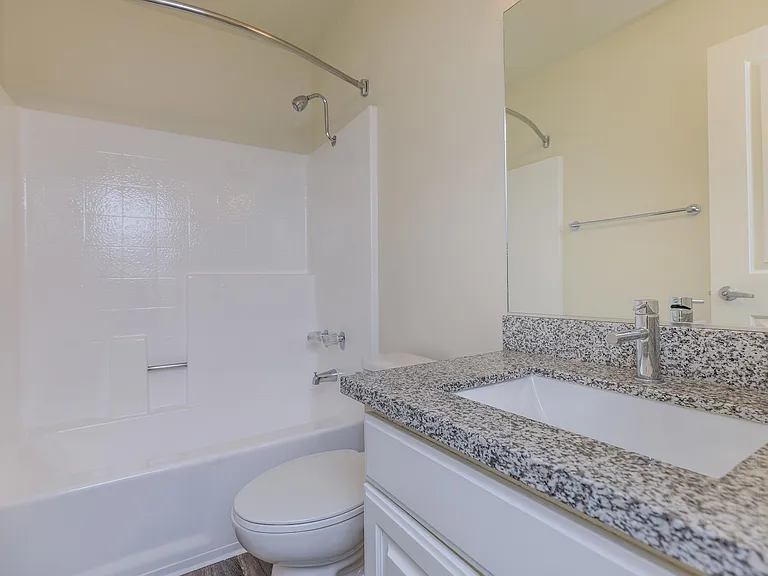 Villa La Paz Apartment Homes — Photo 36
