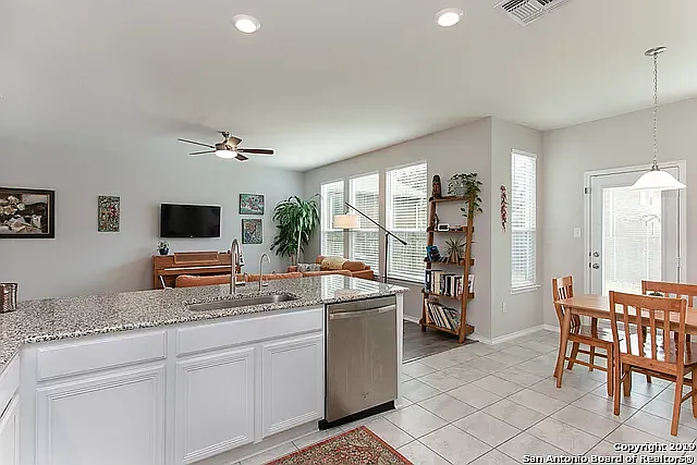 4 bed, 2652 sqft, $2,800 — Photo 3