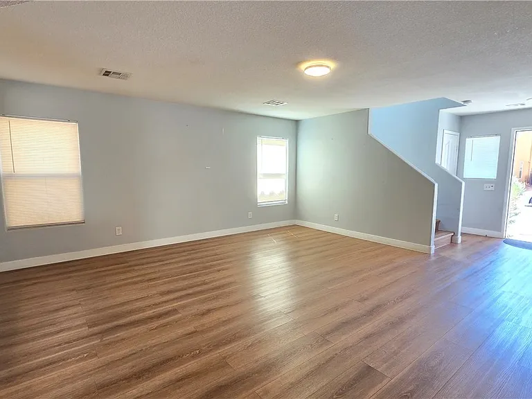 628 Port Talbot Ave — Photo 3
