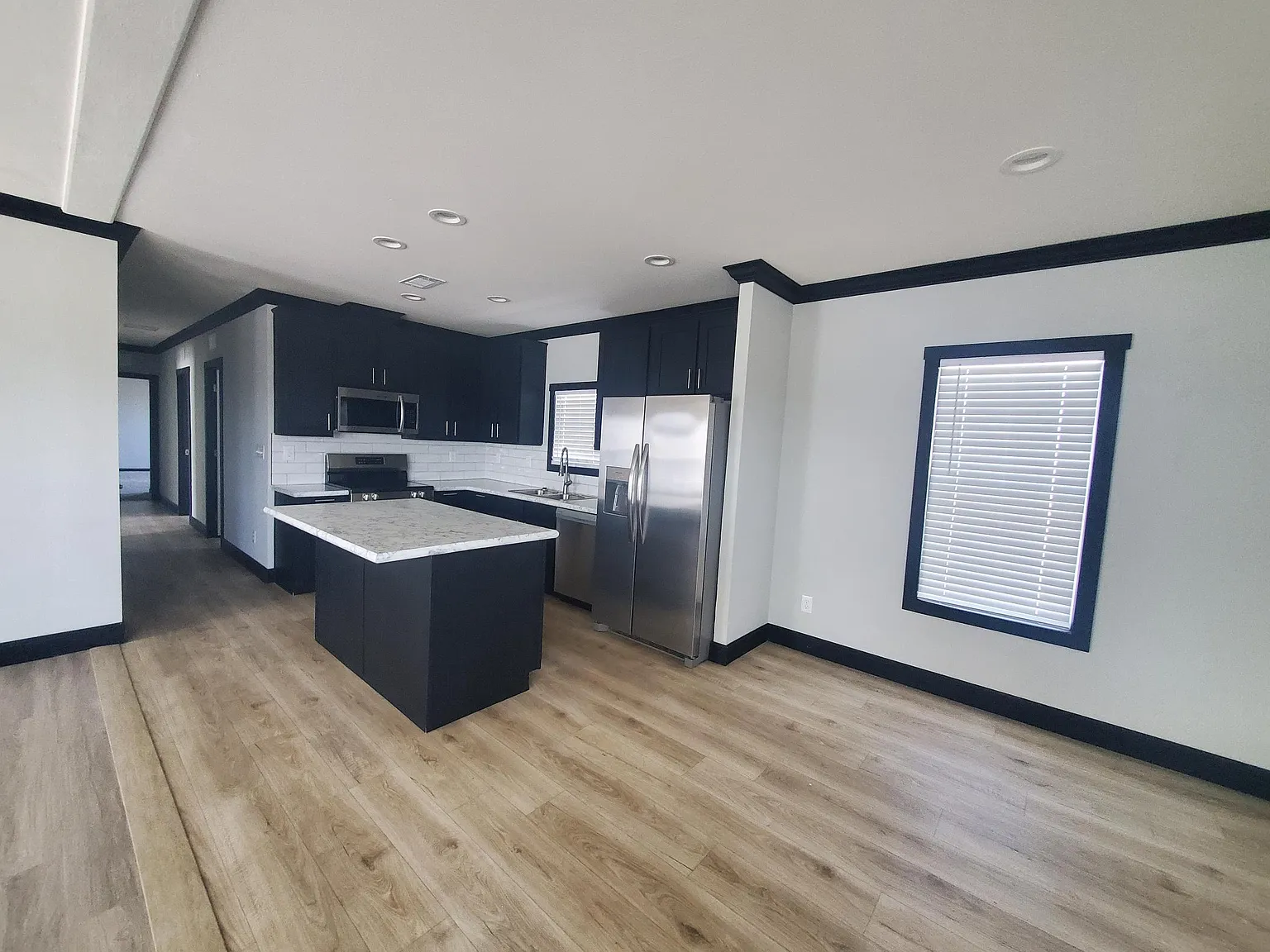 3 bed, 1632 sqft, $1,649 — Photo 2