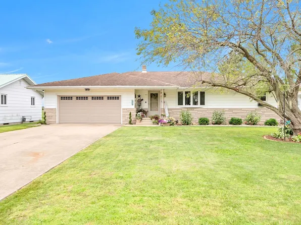 111 Countryside Ln N, Crescent City, IL 60928