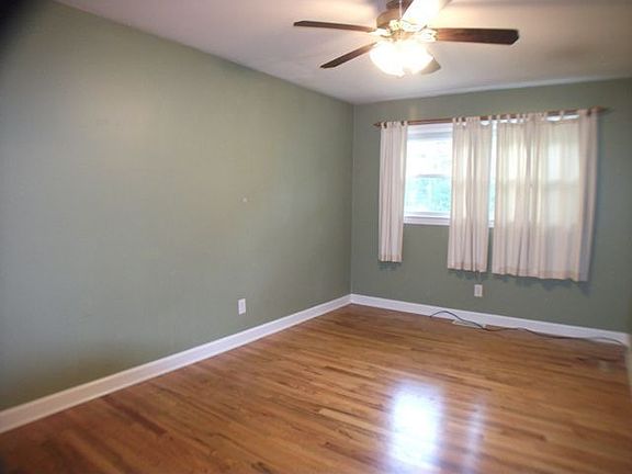 3rd image of 25 Lakeview Dr