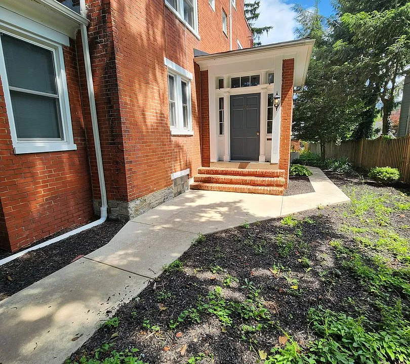 316 Upper College Ter