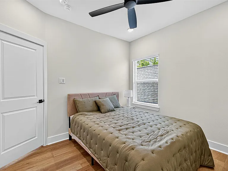 3315 Daphne St — Photo 34