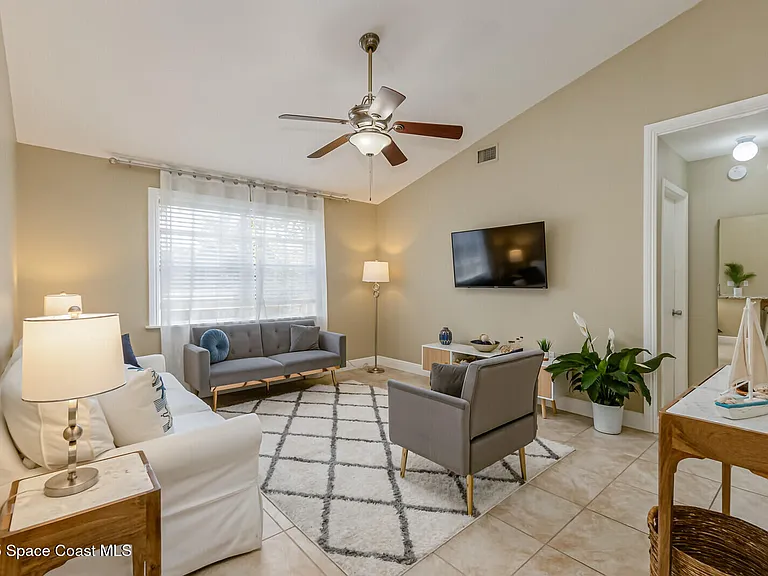 4361 Silver Lake Dr — Photo 3