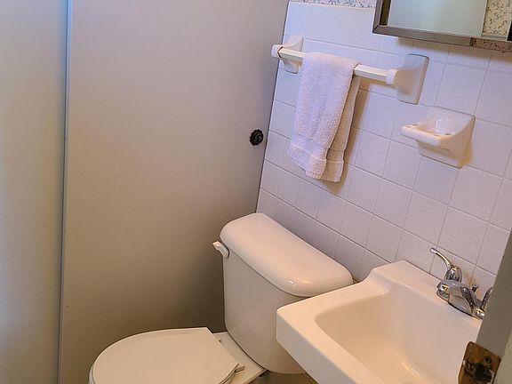 4th image of 903 Woodbridge Ct