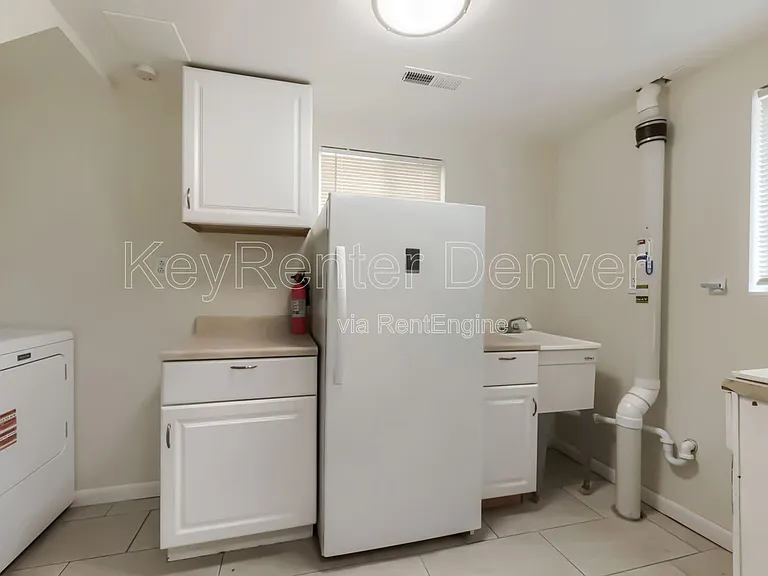 2226 W Baltic Pl — Photo 11