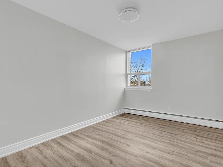 3189 King St E — Photo 33