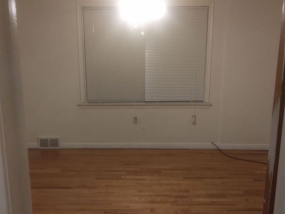 Upstairs Master (entry)