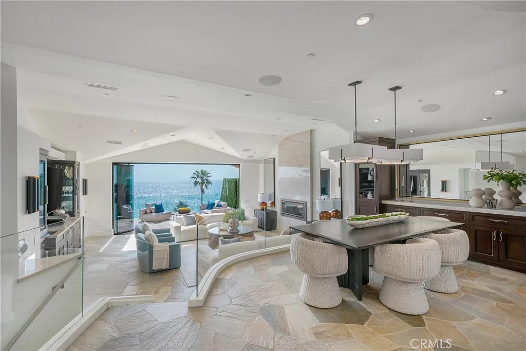 4 bed, 6.0 bath, 3852 sqft, $62,000 — Photo 2