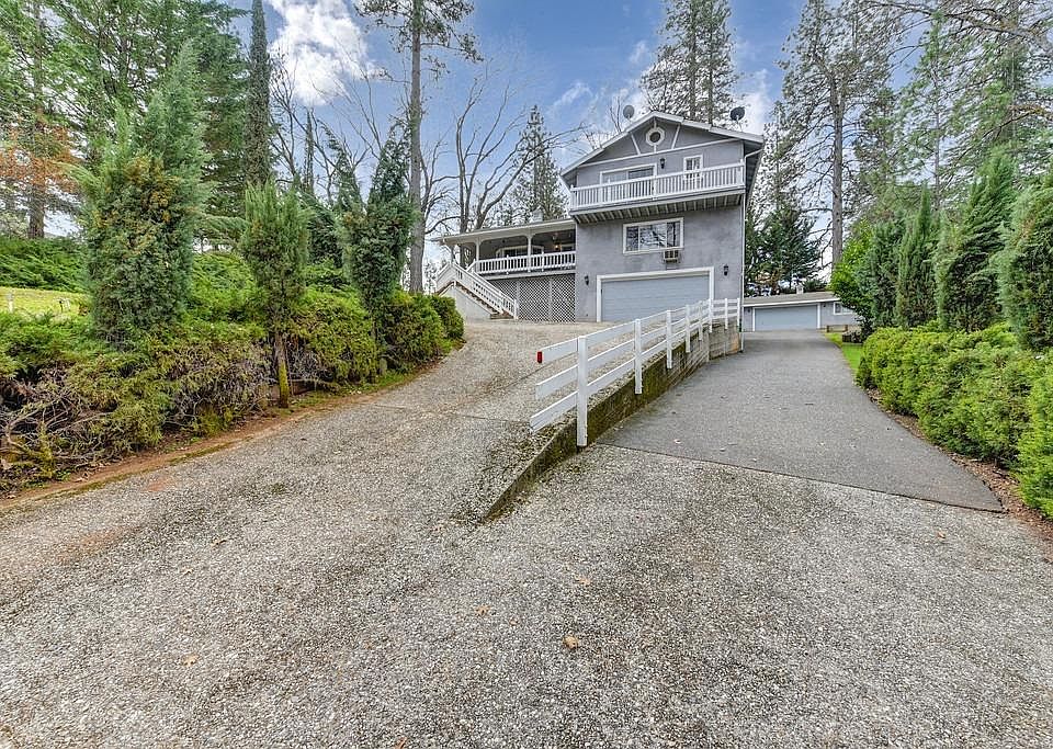 1st image of 15290 Lorie Dr