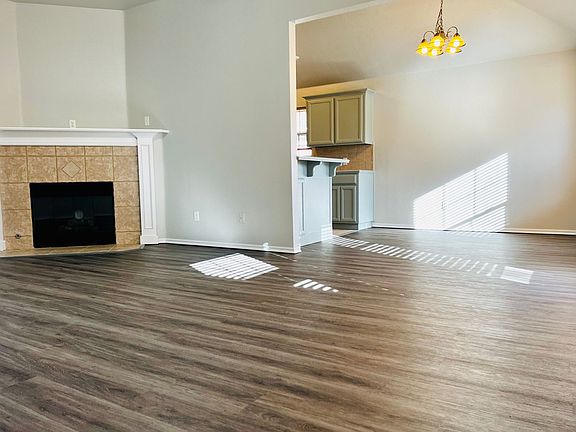 2nd image of 1833 Creekside Dr