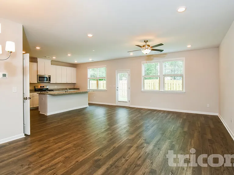 148 Chapelcrest Ln — Photo 2