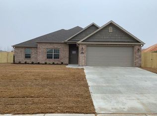 5602 Sapphire Dr, Springdale, AR 72764