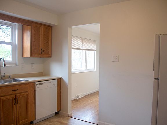 5th image of 8239 Elaine Dr