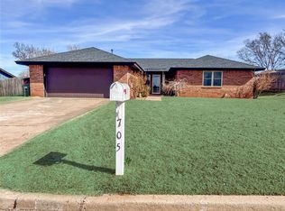 705 S 28th St, Clinton, OK 73601