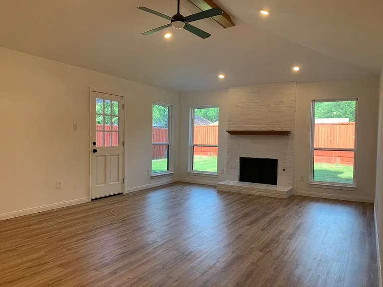 336 Lakewood Ct — Photo 13