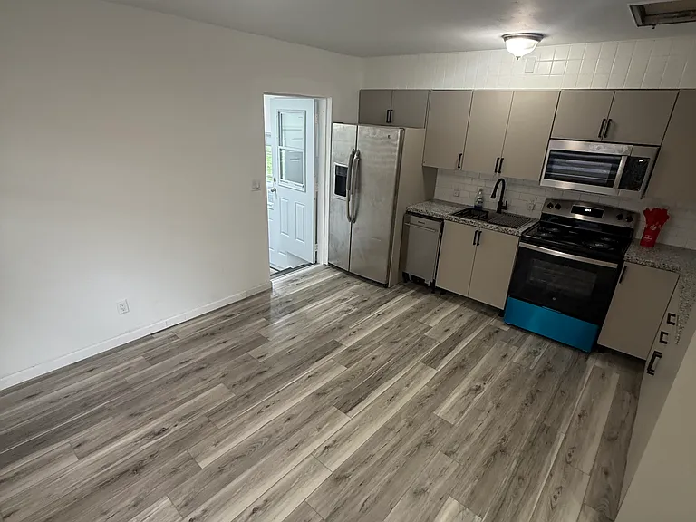 2335 Roosevelt St — Photo 18