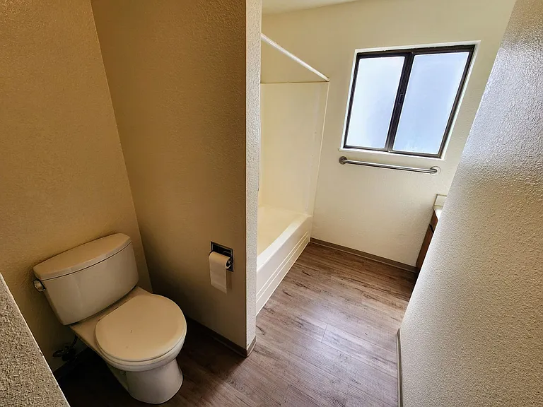 2255 Arbutus St — Photo 8