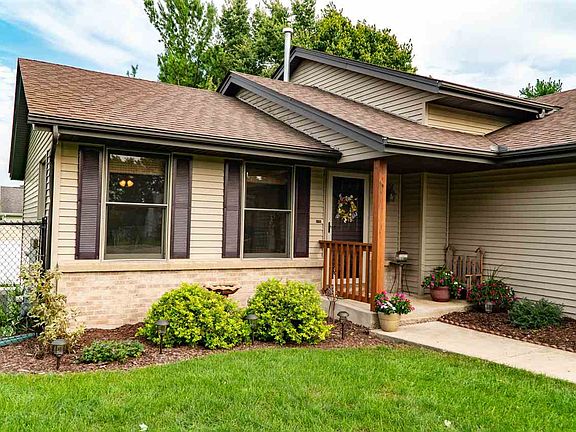 3rd image of 107 Thistlewood Dr