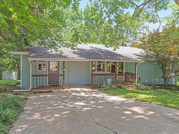 3rd image of 1207 E Georgia Street